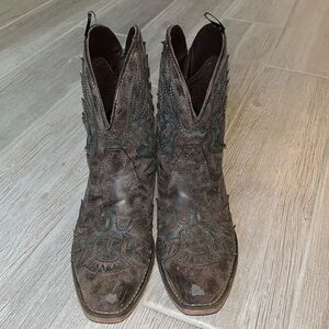 Very detailed Roper boots